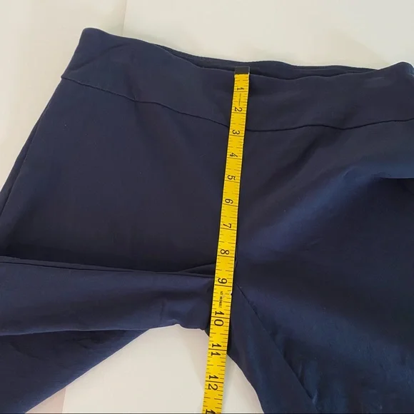 Attyre New York Navy Blue Midi Length Shorts Woman's Size 4 - Picture 5 of 8